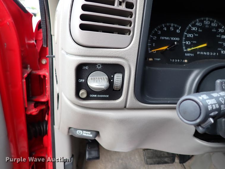 image for item IC9500 1999 Chevrolet Suburban 1500  SUV