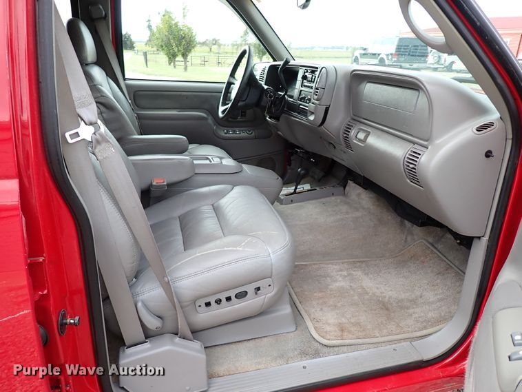 image for item IC9500 1999 Chevrolet Suburban 1500  SUV