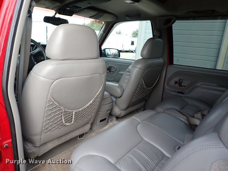 image for item IC9500 1999 Chevrolet Suburban 1500  SUV