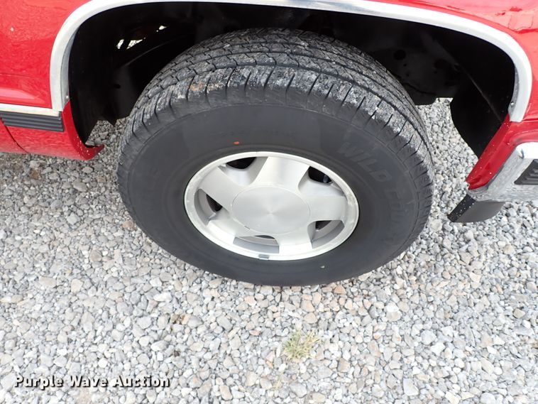 image for item IC9500 1999 Chevrolet Suburban 1500  SUV