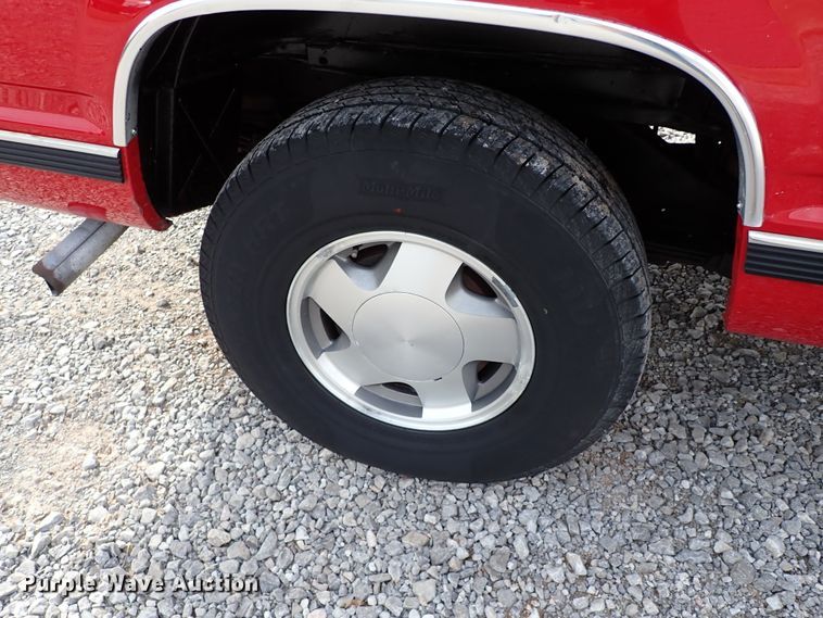 image for item IC9500 1999 Chevrolet Suburban 1500  SUV