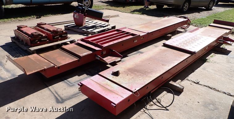 image for item IC9557 Hunter RX  automotive lift