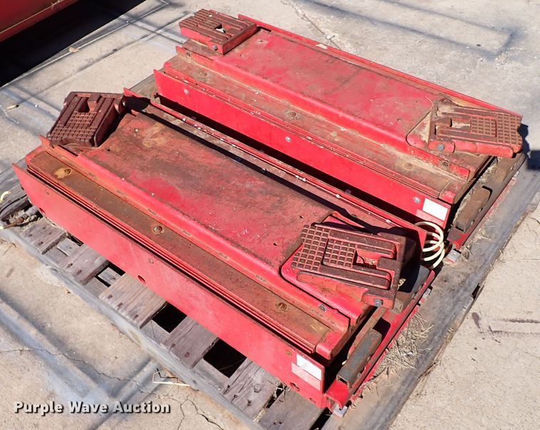 image for item IC9557 Hunter RX  automotive lift