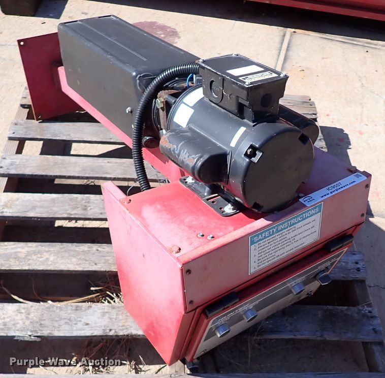 image for item IC9557 Hunter RX  automotive lift