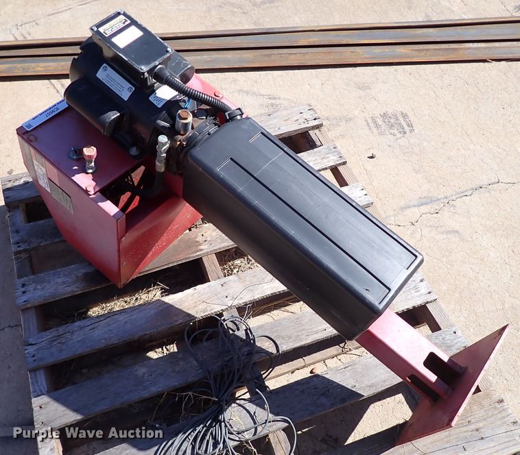 image for item IC9557 Hunter RX  automotive lift