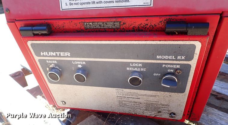 image for item IC9557 Hunter RX  automotive lift