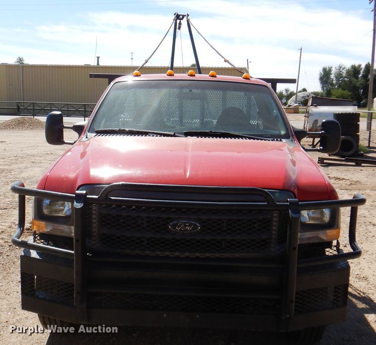 image for item IJ9497 2004 Ford F550 Super Duty  winch truck