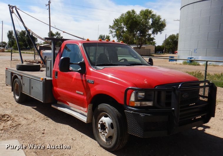 image for item IJ9497 2004 Ford F550 Super Duty  winch truck