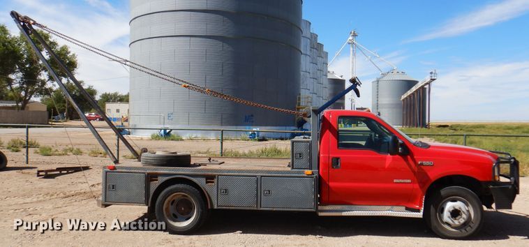 image for item IJ9497 2004 Ford F550 Super Duty  winch truck