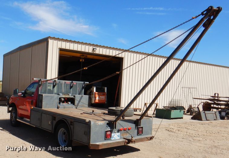 image for item IJ9497 2004 Ford F550 Super Duty  winch truck