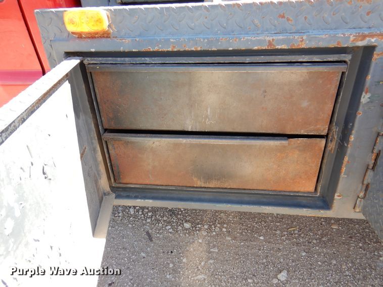 image for item IJ9497 2004 Ford F550 Super Duty  winch truck