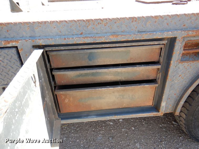 image for item IJ9497 2004 Ford F550 Super Duty  winch truck