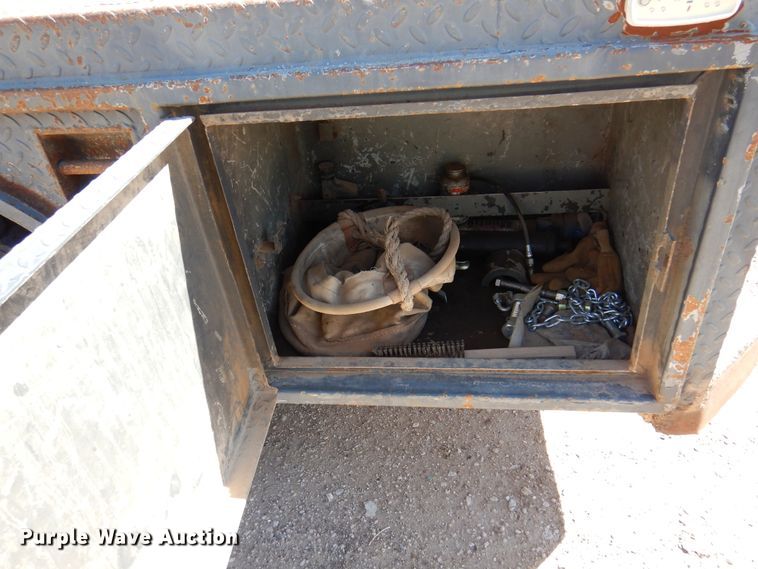 image for item IJ9497 2004 Ford F550 Super Duty  winch truck