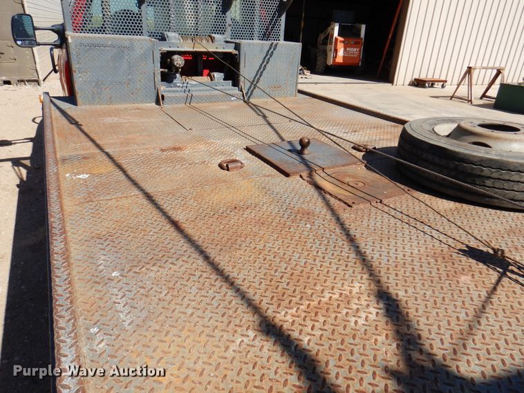 image for item IJ9497 2004 Ford F550 Super Duty  winch truck