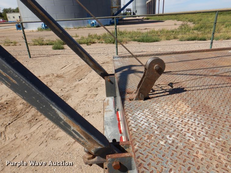 image for item IJ9497 2004 Ford F550 Super Duty  winch truck