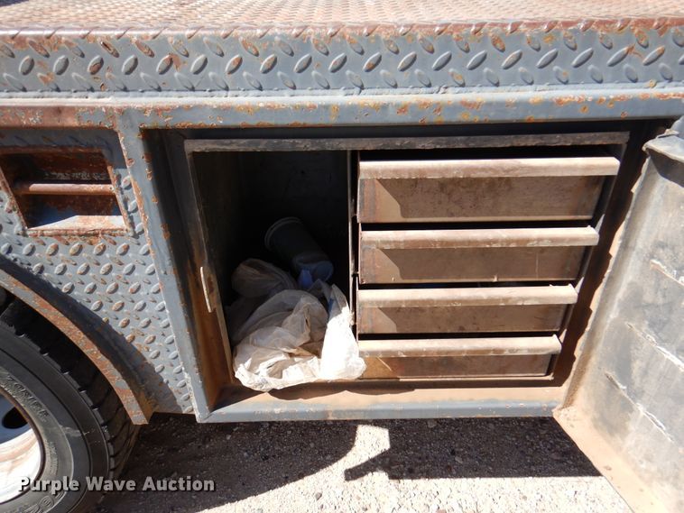 image for item IJ9497 2004 Ford F550 Super Duty  winch truck