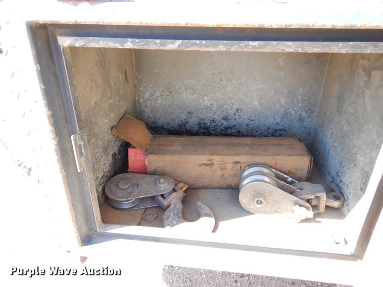 image for item IJ9497 2004 Ford F550 Super Duty  winch truck