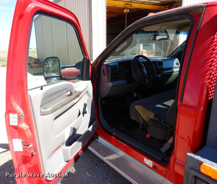 image for item IJ9497 2004 Ford F550 Super Duty  winch truck