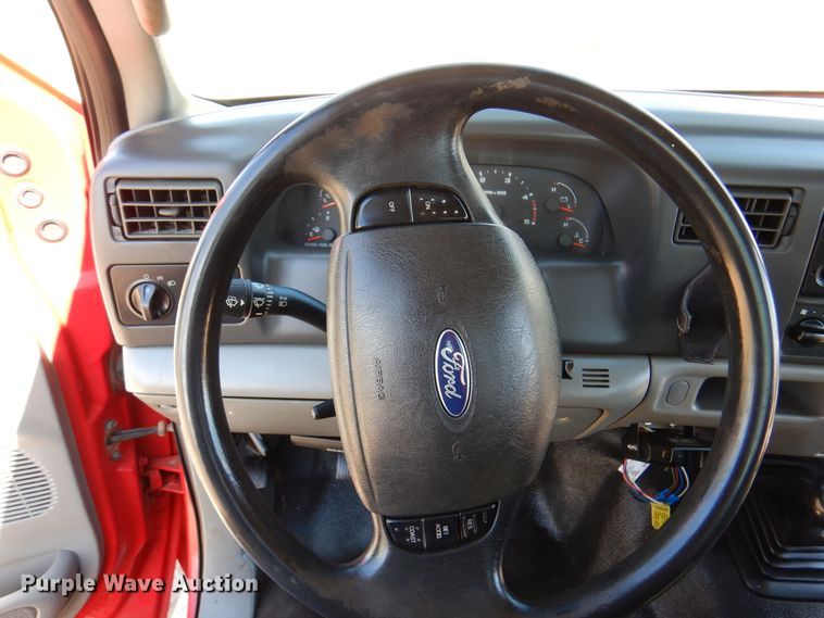 image for item IJ9497 2004 Ford F550 Super Duty  winch truck