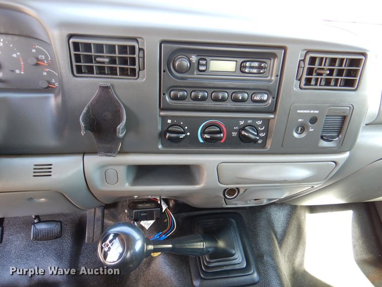 image for item IJ9497 2004 Ford F550 Super Duty  winch truck