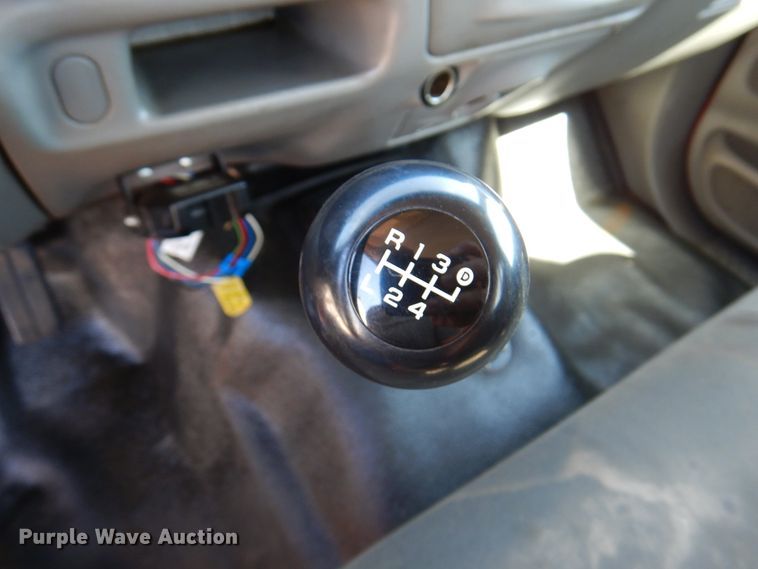 image for item IJ9497 2004 Ford F550 Super Duty  winch truck