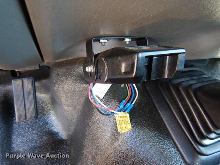 image for item IJ9497 2004 Ford F550 Super Duty  winch truck