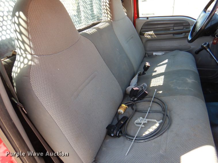 image for item IJ9497 2004 Ford F550 Super Duty  winch truck