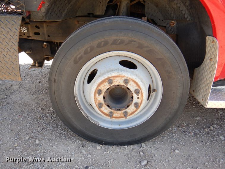 image for item IJ9497 2004 Ford F550 Super Duty  winch truck