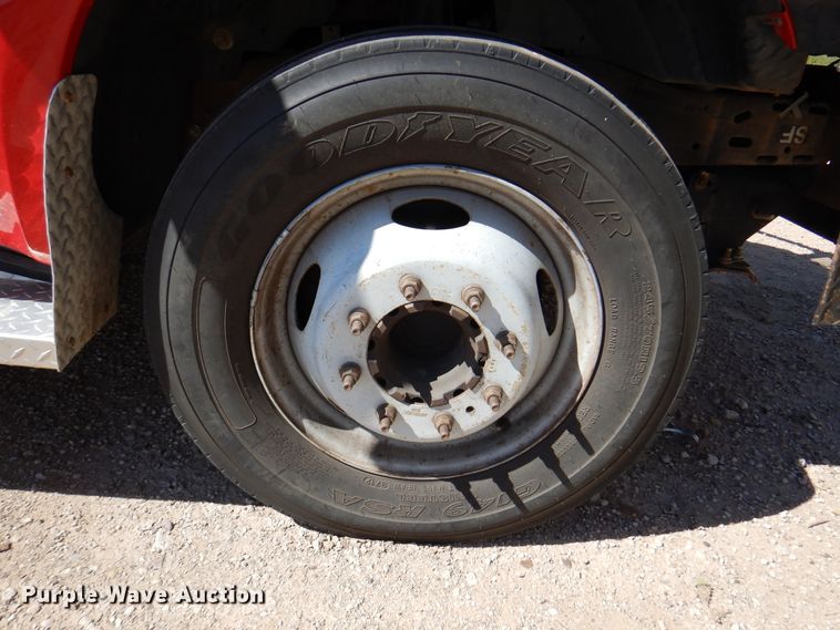 image for item IJ9497 2004 Ford F550 Super Duty  winch truck