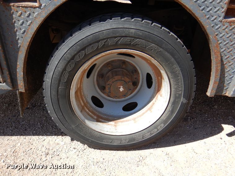 image for item IJ9497 2004 Ford F550 Super Duty  winch truck