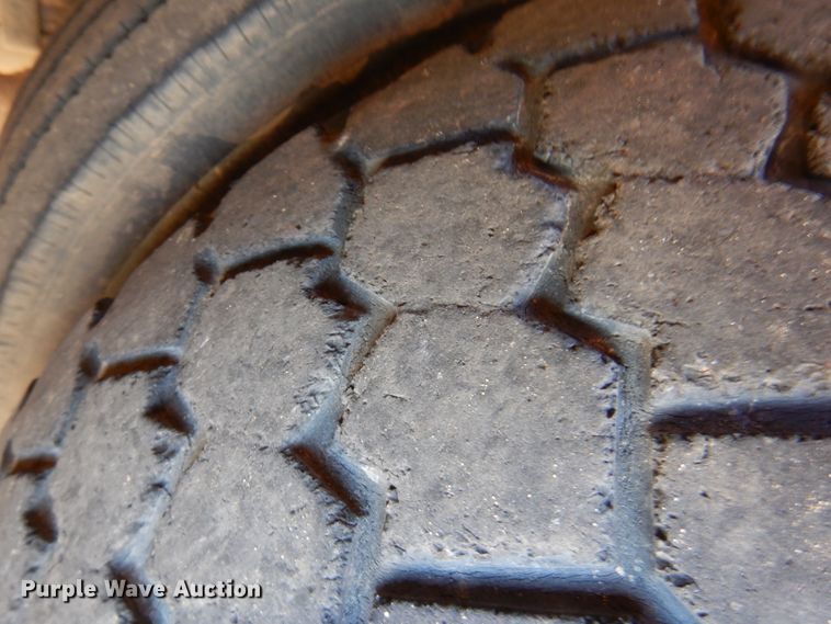 image for item IJ9497 2004 Ford F550 Super Duty  winch truck