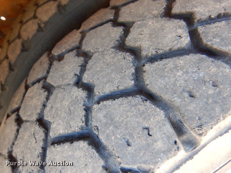 image for item IJ9497 2004 Ford F550 Super Duty  winch truck