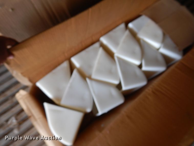 image for item IJ9498 Enclosed cargo body