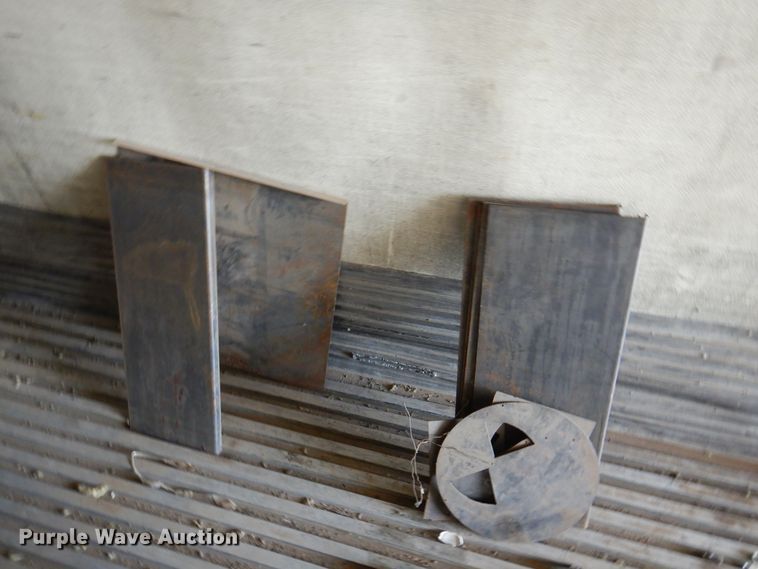 image for item IJ9498 Enclosed cargo body