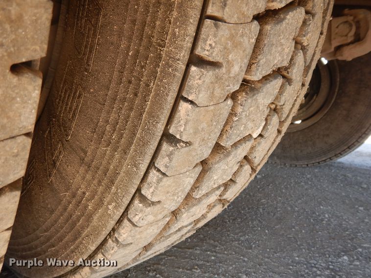 image for item IK9504 2001 Blue Bird All American  school bus