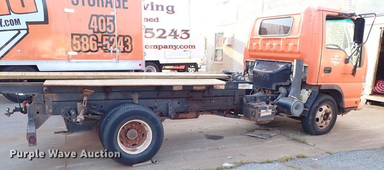 image for item IN9577 2007 GMC W3500  roll-off container truck