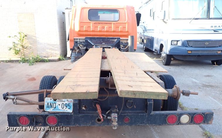 image for item IN9577 2007 GMC W3500  roll-off container truck