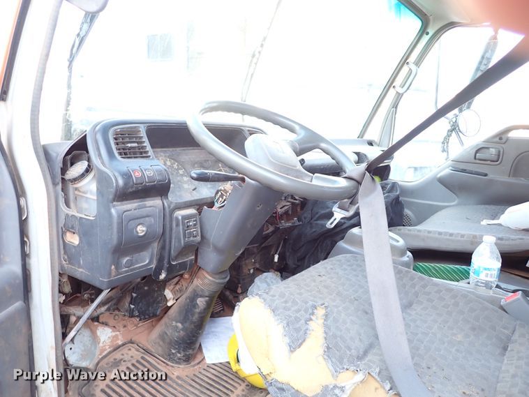 image for item IN9577 2007 GMC W3500  roll-off container truck