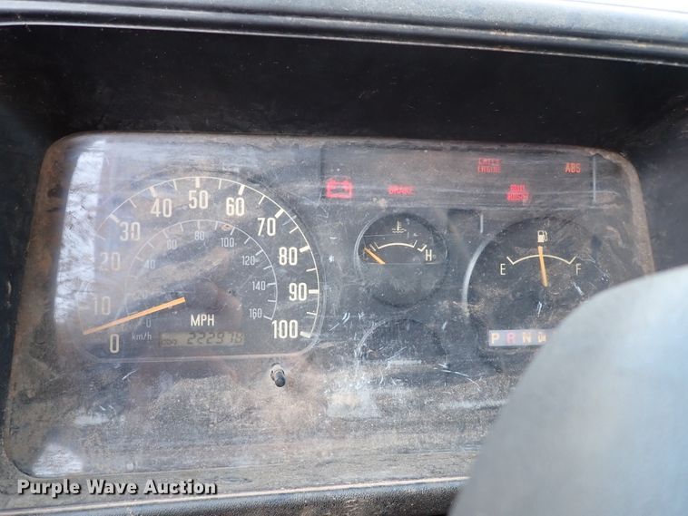 image for item IN9577 2007 GMC W3500  roll-off container truck