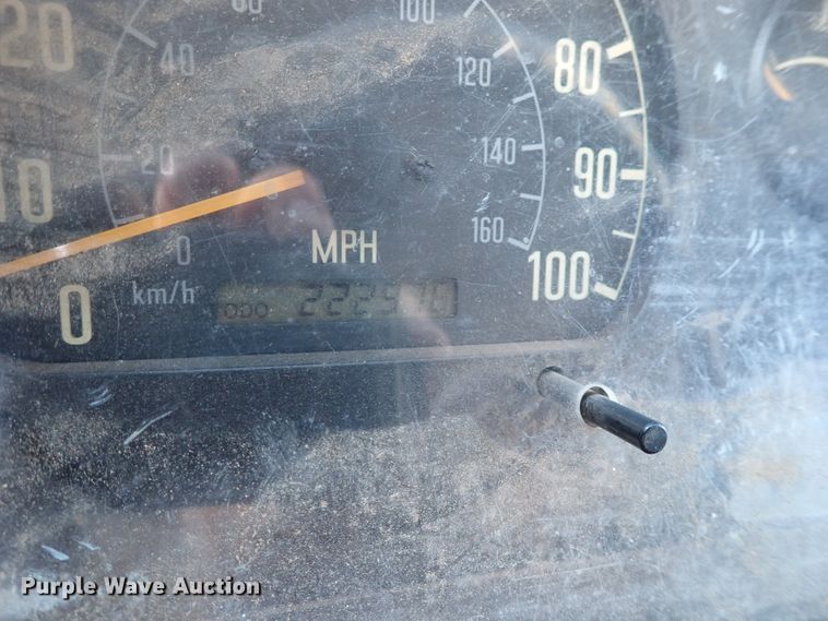 image for item IN9577 2007 GMC W3500  roll-off container truck