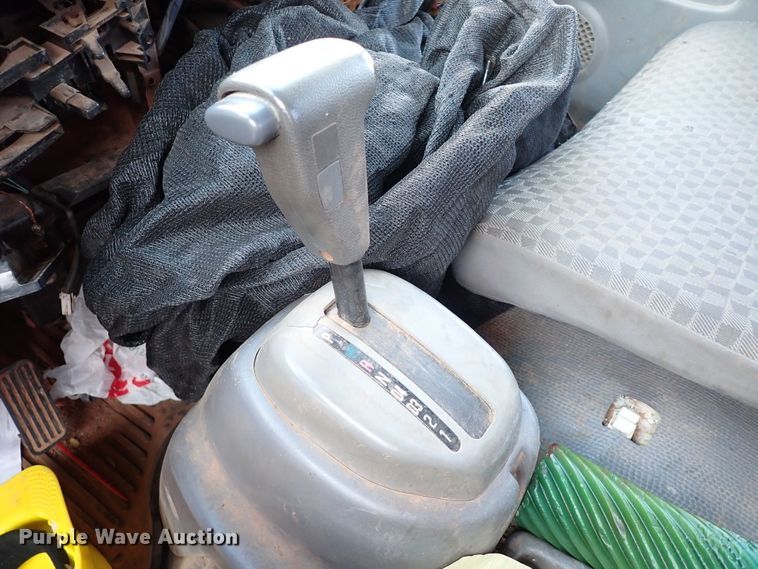 image for item IN9577 2007 GMC W3500  roll-off container truck