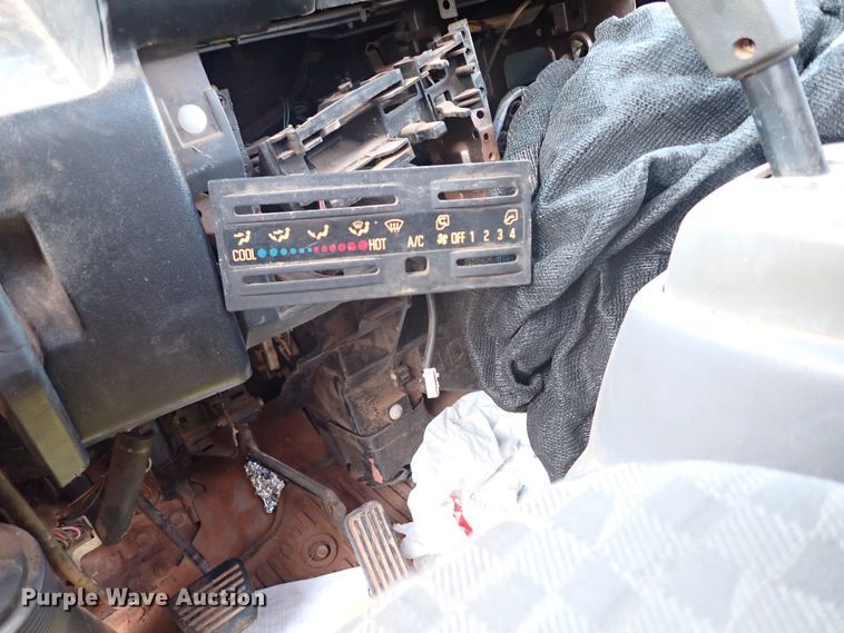 image for item IN9577 2007 GMC W3500  roll-off container truck