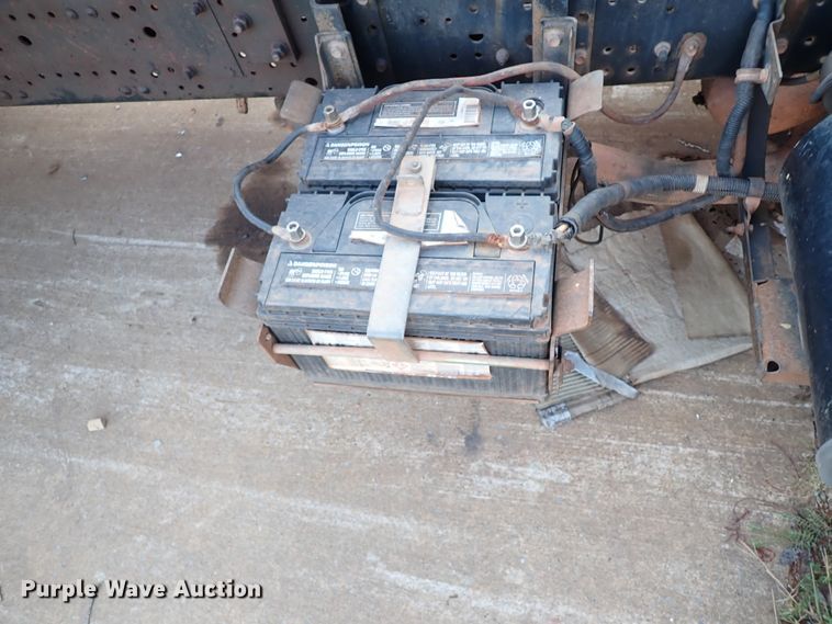 image for item IN9577 2007 GMC W3500  roll-off container truck