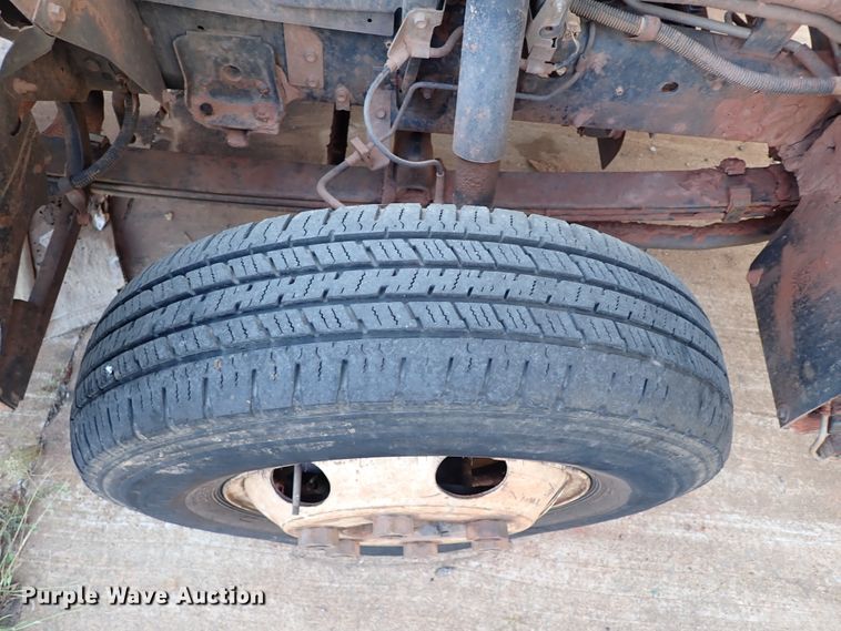 image for item IN9577 2007 GMC W3500  roll-off container truck