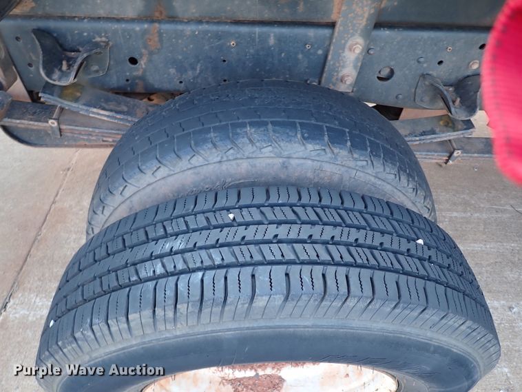 image for item IN9577 2007 GMC W3500  roll-off container truck