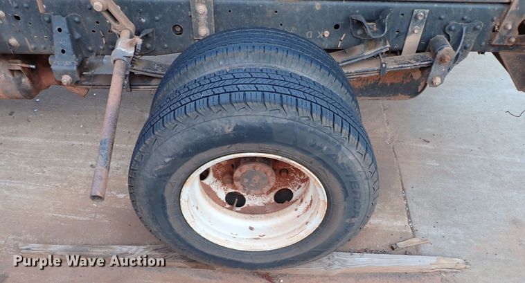 image for item IN9577 2007 GMC W3500  roll-off container truck