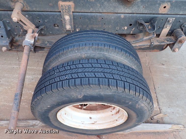 image for item IN9577 2007 GMC W3500  roll-off container truck