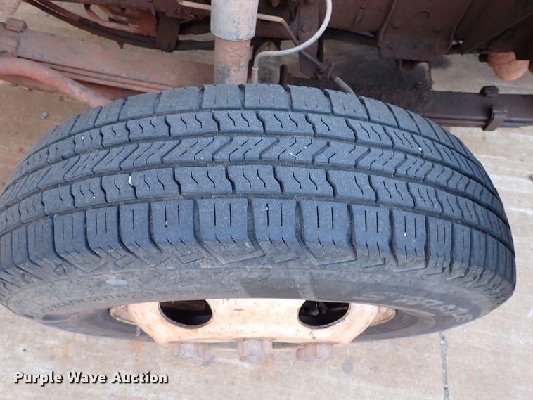 image for item IN9577 2007 GMC W3500  roll-off container truck