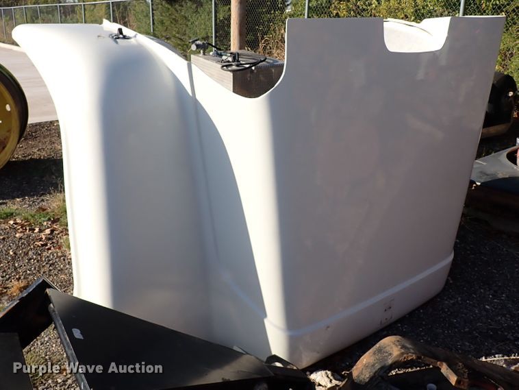 image for item IN9746 Mack R semi truck hood