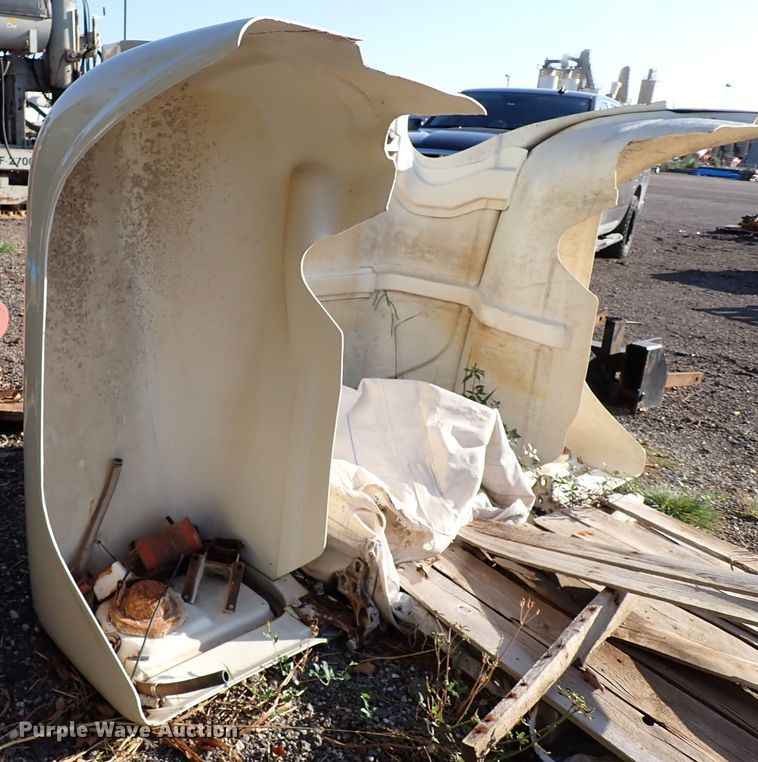 image for item IN9746 Mack R semi truck hood